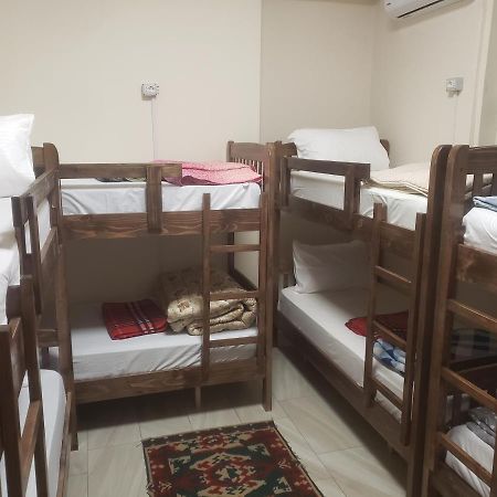 Hostel Oakland Tirana Kültér fotó