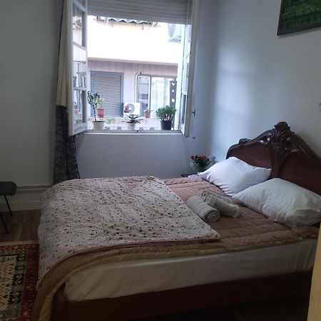 Hostel Oakland Tirana Kültér fotó