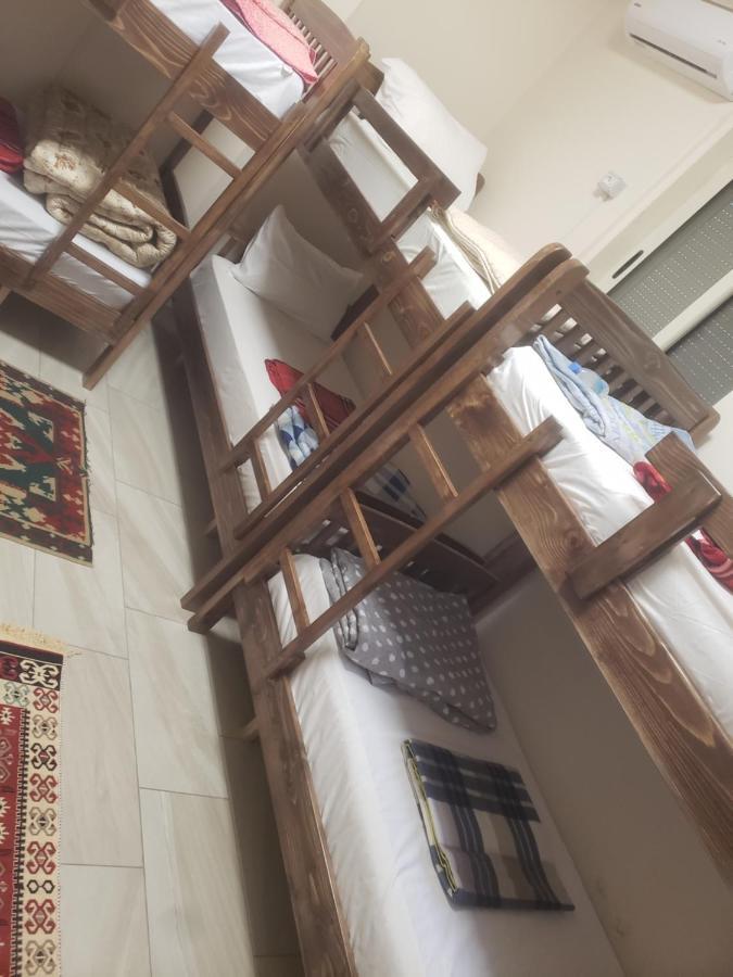 Hostel Oakland Tirana Kültér fotó
