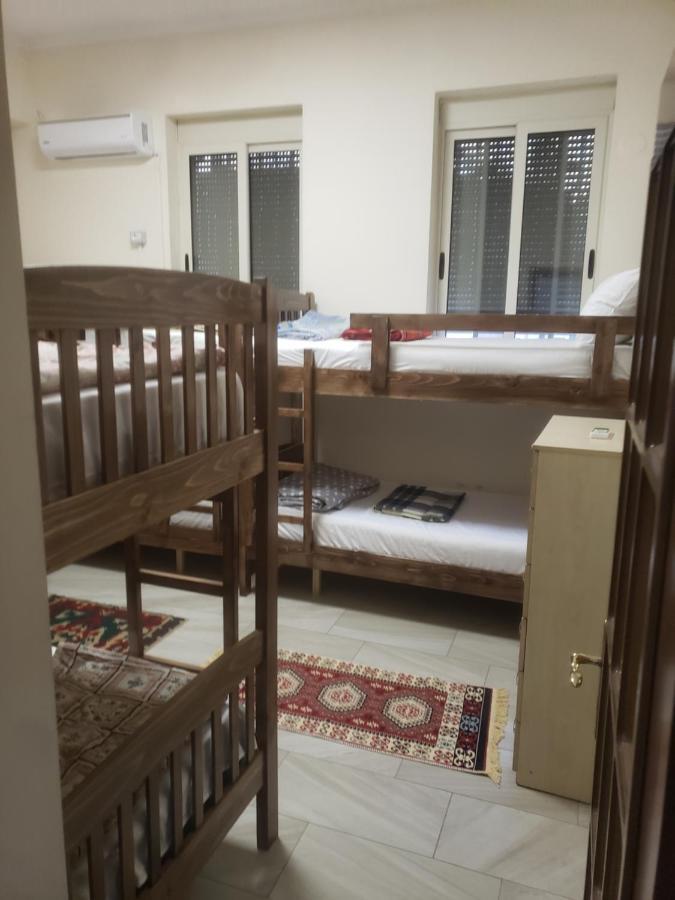 Hostel Oakland Tirana Kültér fotó
