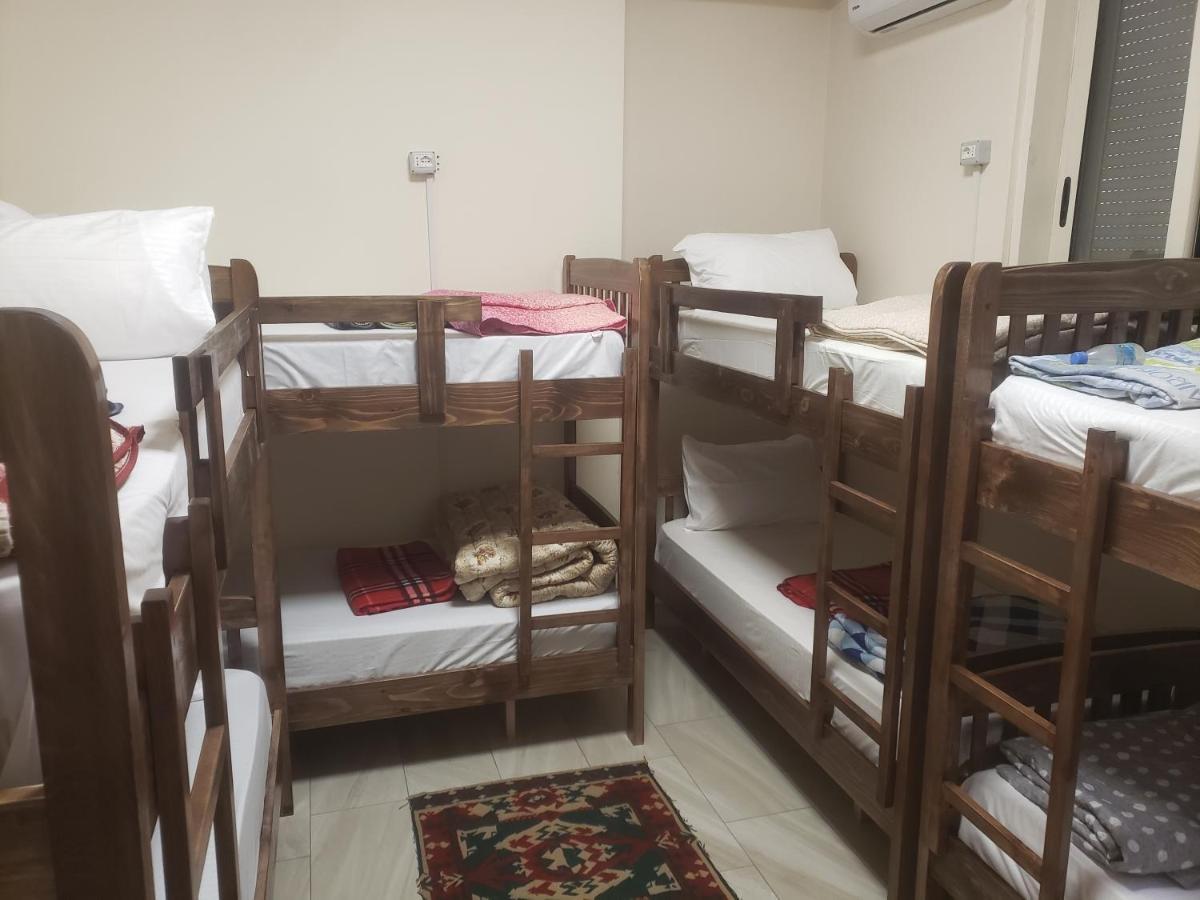 Hostel Oakland Tirana Kültér fotó