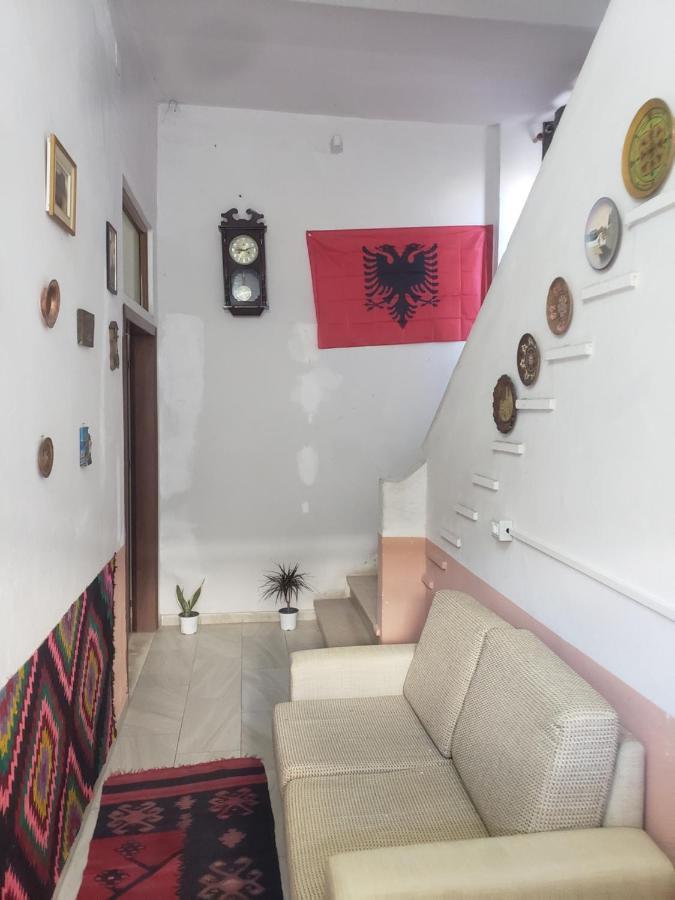 Hostel Oakland Tirana Kültér fotó