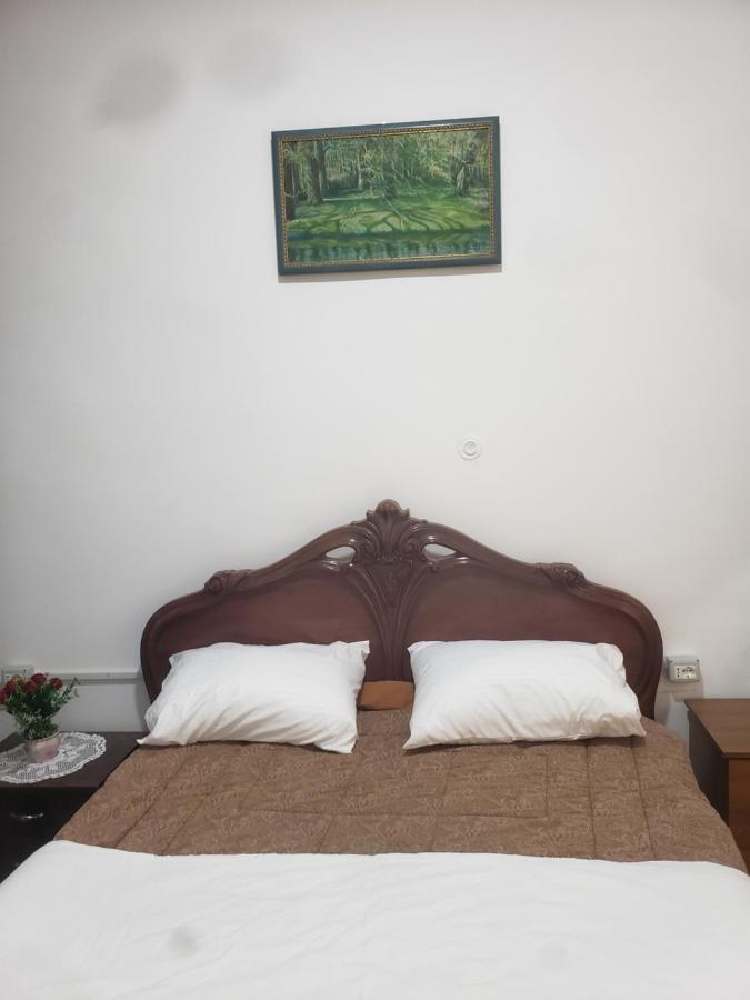 Hostel Oakland Tirana Kültér fotó