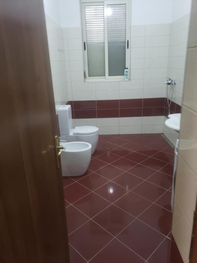 Hostel Oakland Tirana Kültér fotó