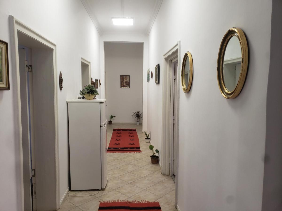 Hostel Oakland Tirana Kültér fotó