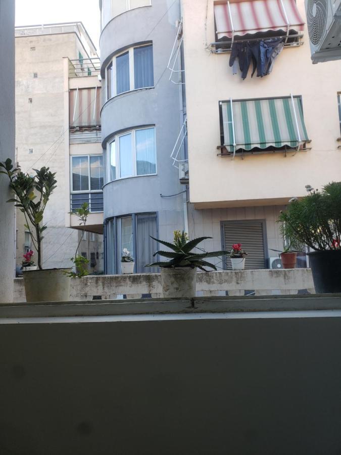 Hostel Oakland Tirana Kültér fotó
