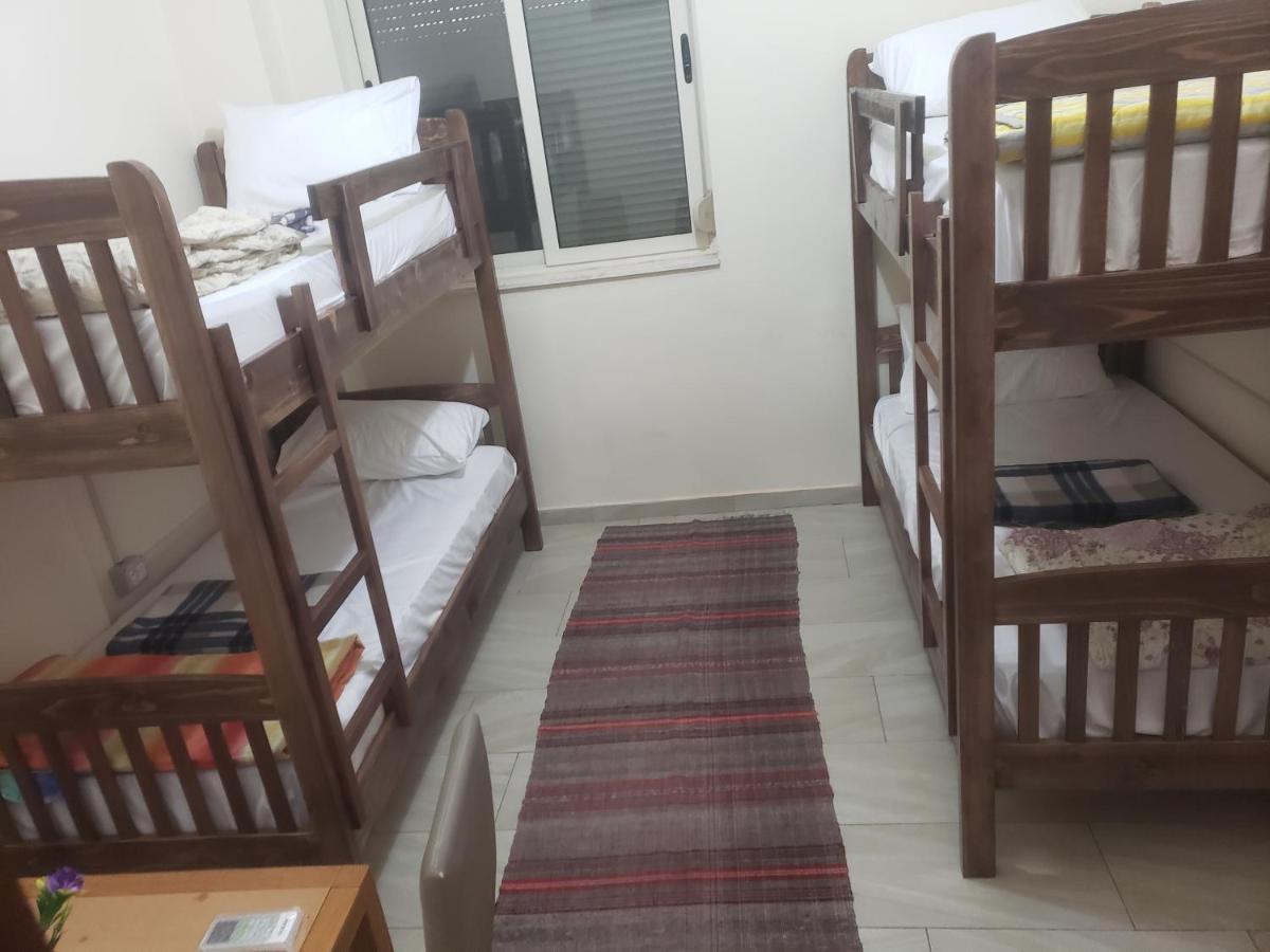 Hostel Oakland Tirana Kültér fotó