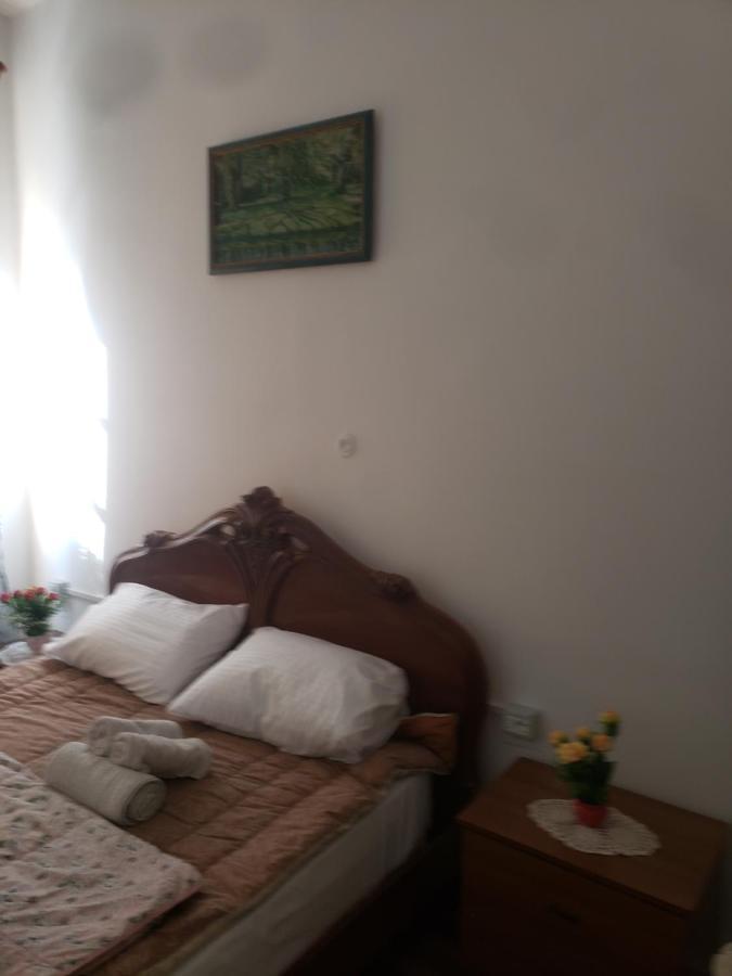 Hostel Oakland Tirana Kültér fotó