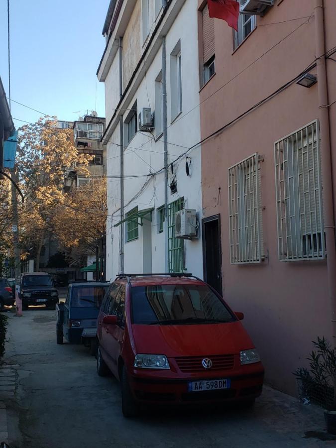 Hostel Oakland Tirana Kültér fotó