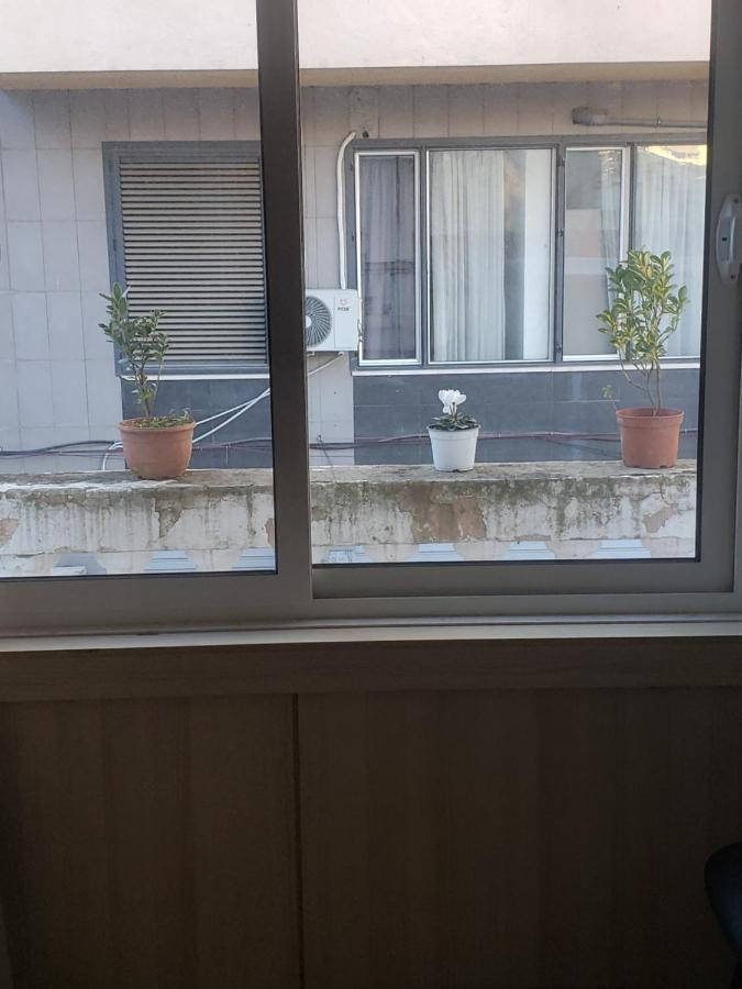 Hostel Oakland Tirana Kültér fotó