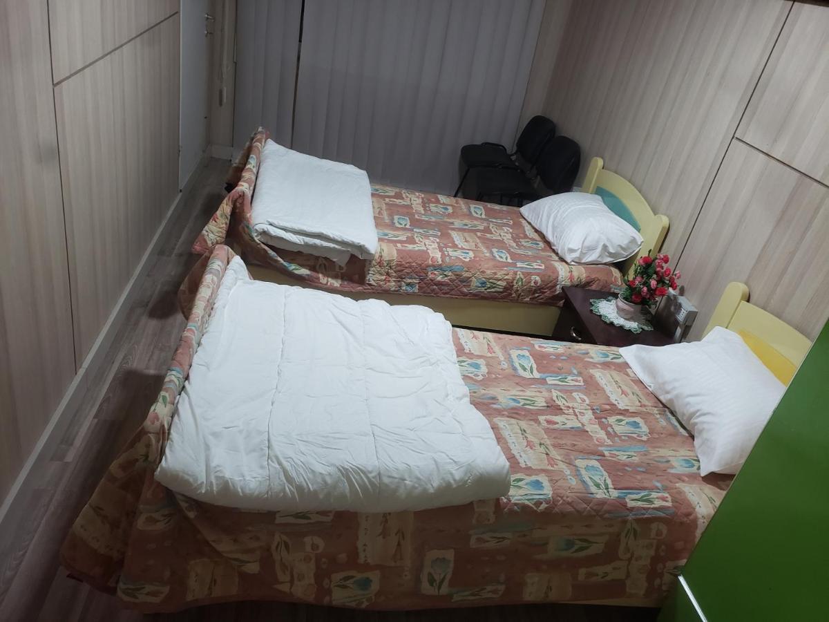 Hostel Oakland Tirana Kültér fotó
