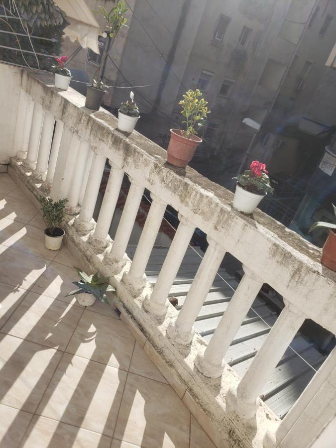 Hostel Oakland Tirana Kültér fotó