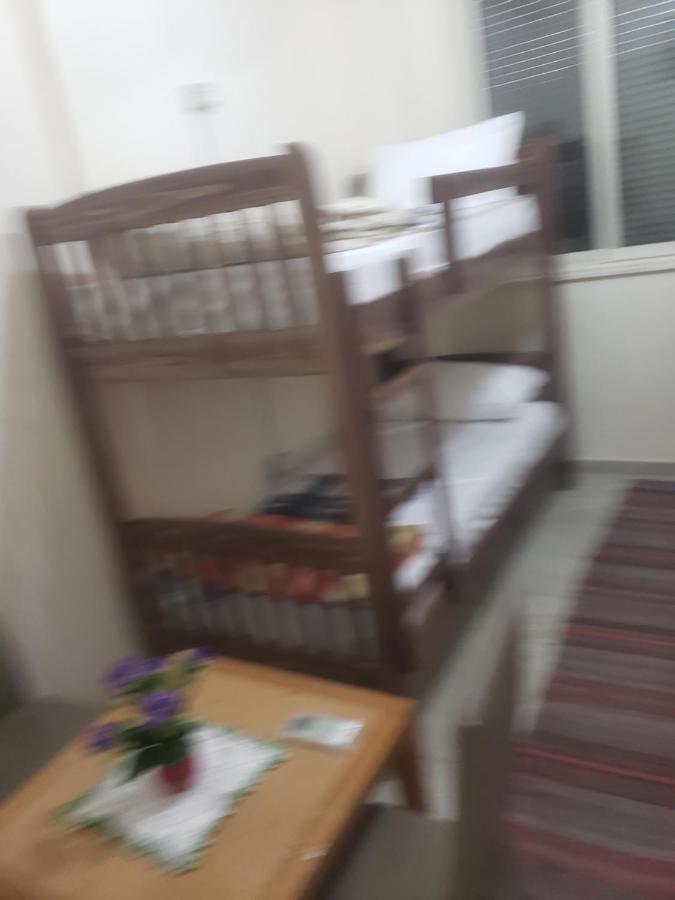 Hostel Oakland Tirana Kültér fotó