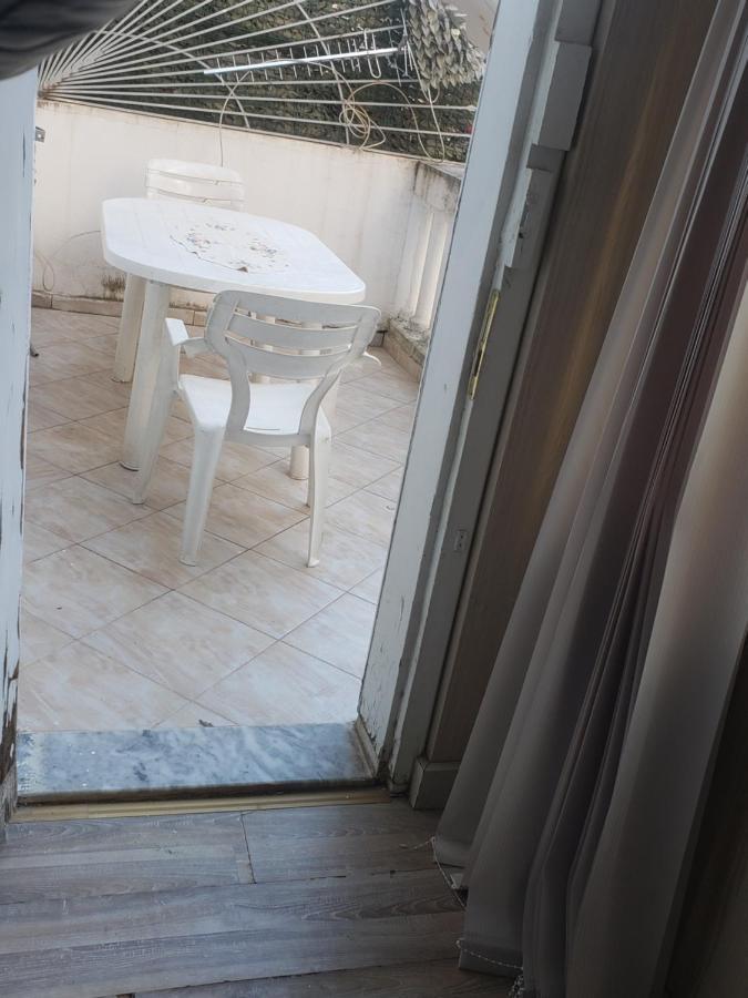 Hostel Oakland Tirana Kültér fotó