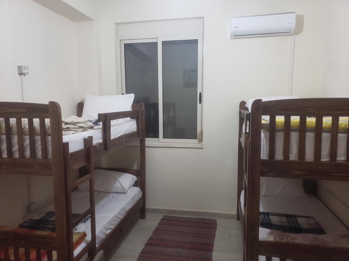 Hostel Oakland Tirana Kültér fotó