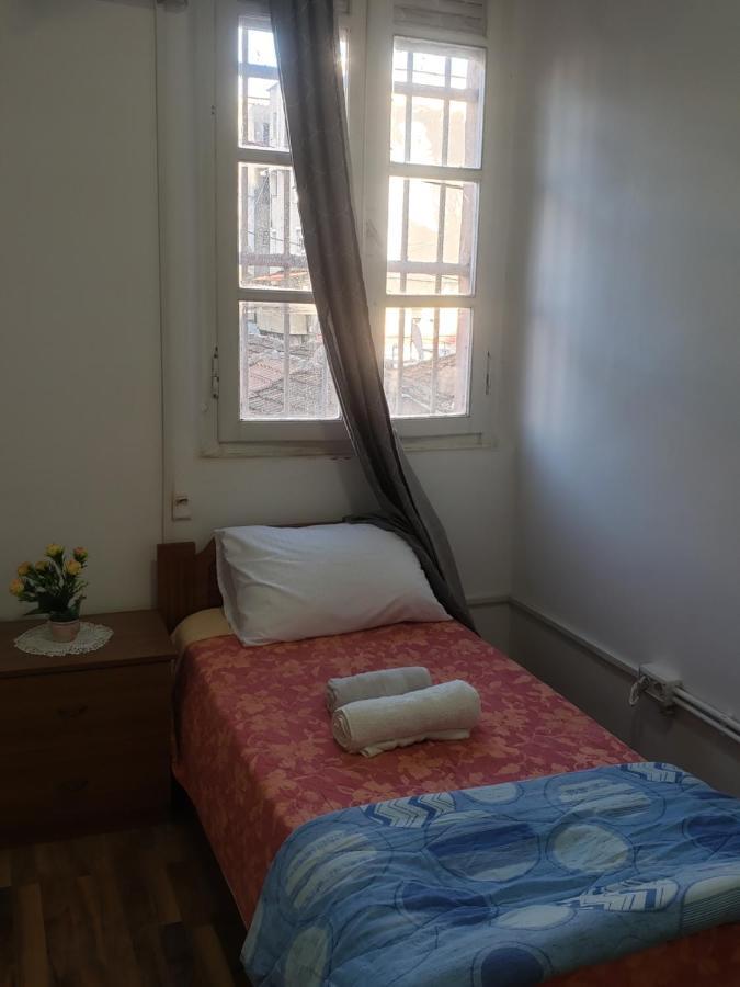 Hostel Oakland Tirana Kültér fotó