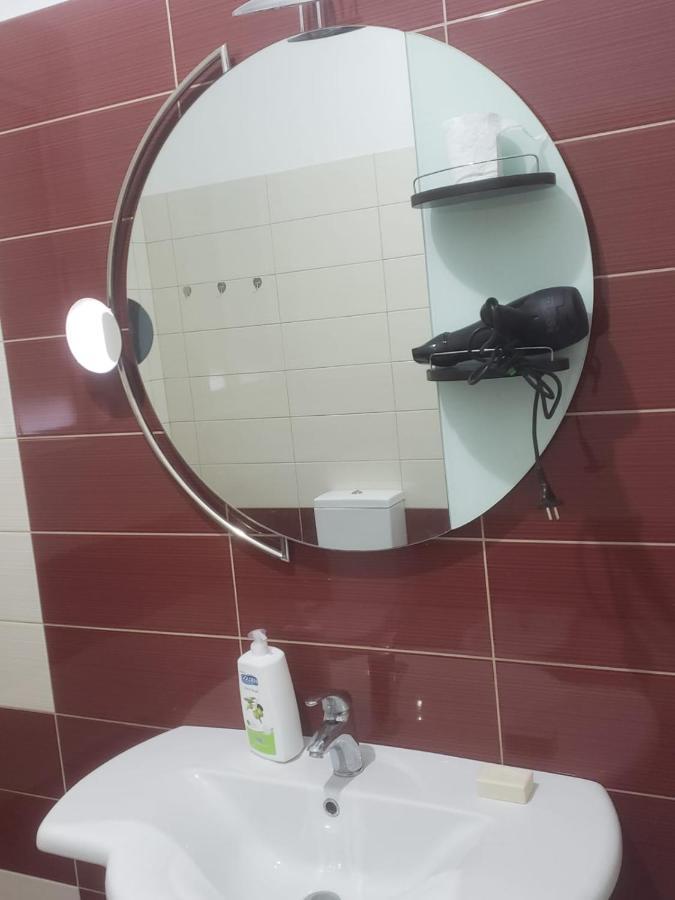 Hostel Oakland Tirana Kültér fotó