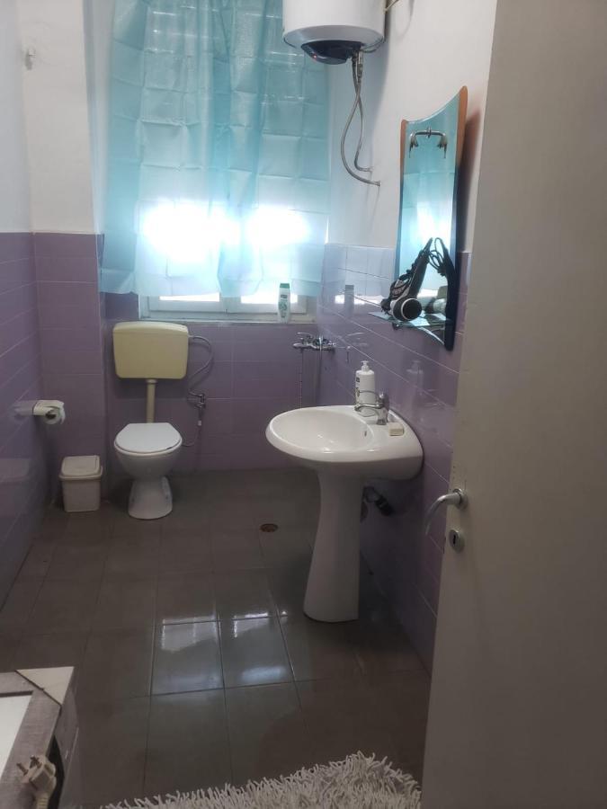 Hostel Oakland Tirana Kültér fotó