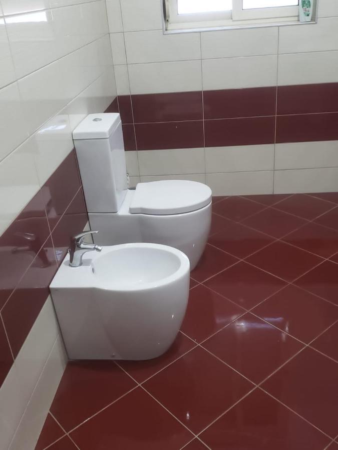 Hostel Oakland Tirana Kültér fotó
