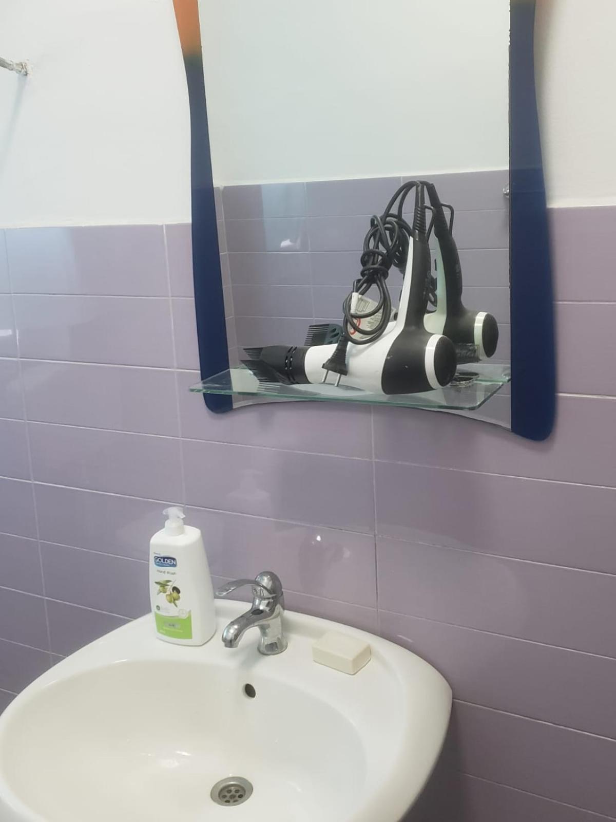 Hostel Oakland Tirana Kültér fotó