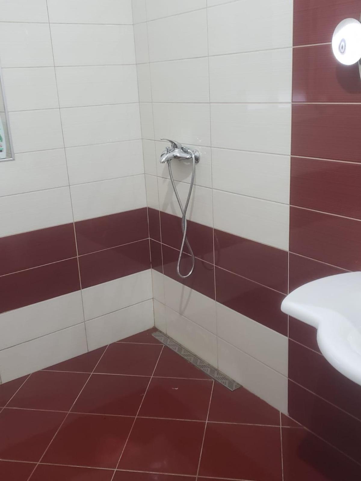 Hostel Oakland Tirana Kültér fotó