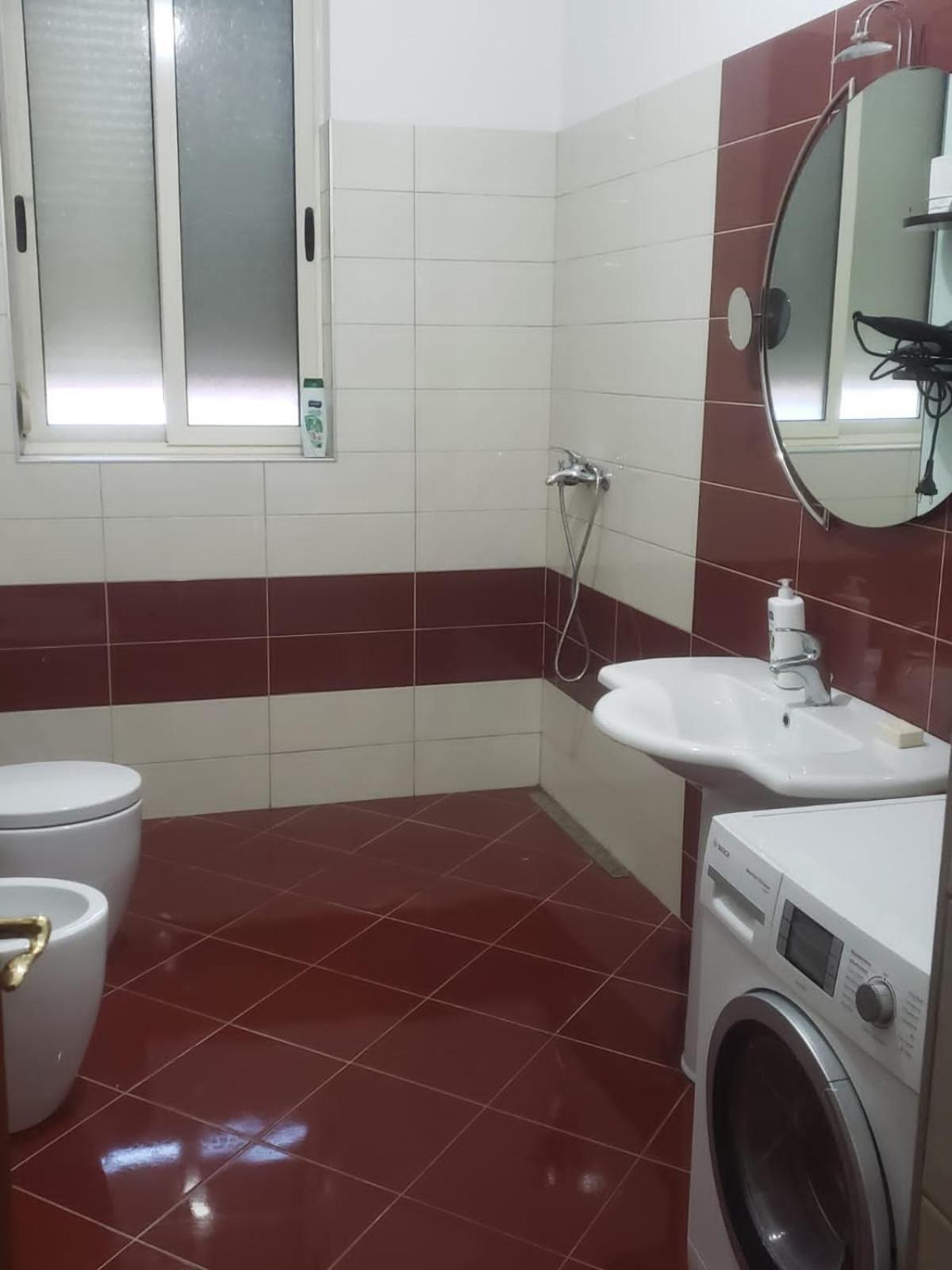 Hostel Oakland Tirana Kültér fotó